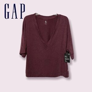 GAP FIT (NWT) DRY WICKING ATHLETIC TOP SIZE LARGE